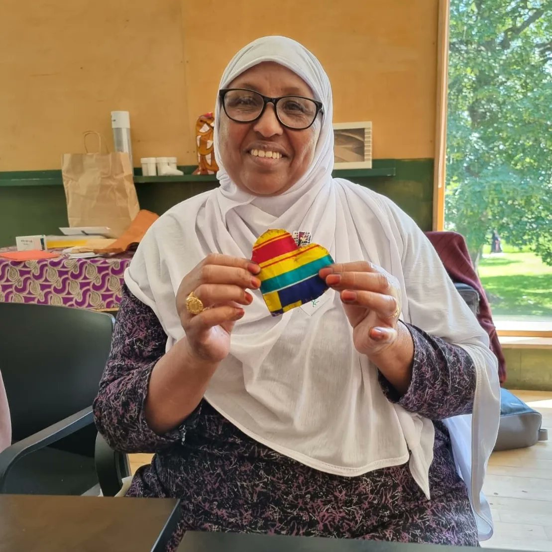 RivelinCo's tweet photo. Happy #NationalCreativityDay! We enjoyed getting creative this weekend with the brilliant Afri-Co-Lab: we learned to sew with Ugandan bark cloth &amp; African fabrics, plus weaving &amp; multimedia collage techniques! Thanks so much to Anna &amp; Lilly for a wonderful workshop 🇺🇬🧵☀️ https://t.co/D05GtP9s8g