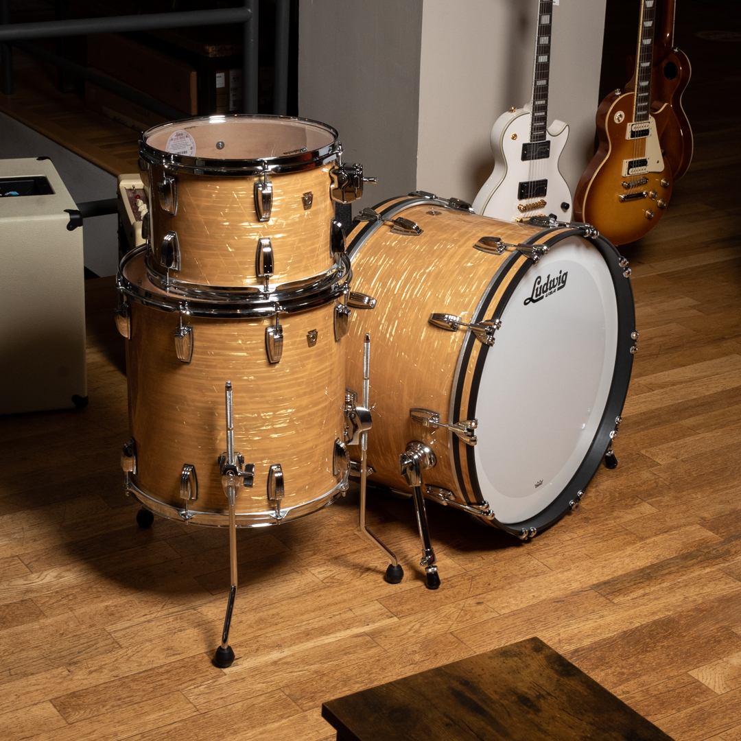 @LudwigDrumsHQ Classic Maple 13/16/24 in Aged Onyx is one of our favorite finishes to have in the shop, too bad for us that these kits never seem to stick around too long...act fast though, these kits are on sale now thru May 31!  bit.ly/3eVXec7 #LudwigDrums