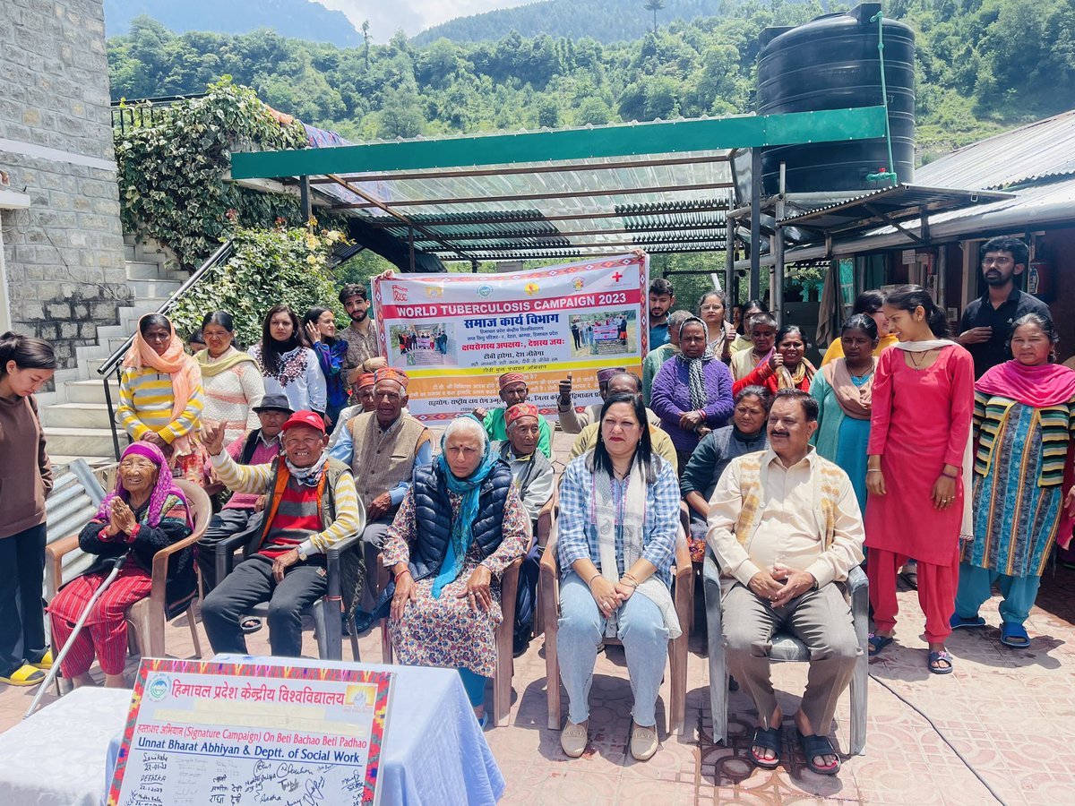 phdvivek1661's tweet photo. Awareness session about #Tuberculosis and #TBMuktBharat with #Elderly in Sahara #OldAge #Manali by #MSW students of #SocialWork @cuhp2010 during their #EduTrip

#PMTBMA #ENDTB #YesWeCanENDTB #TBMuktHimachal 

Thanks Teams @dtohpkgr @mukt_tb &amp; @drrksood Ji https://t.co/ClUVFAayxj