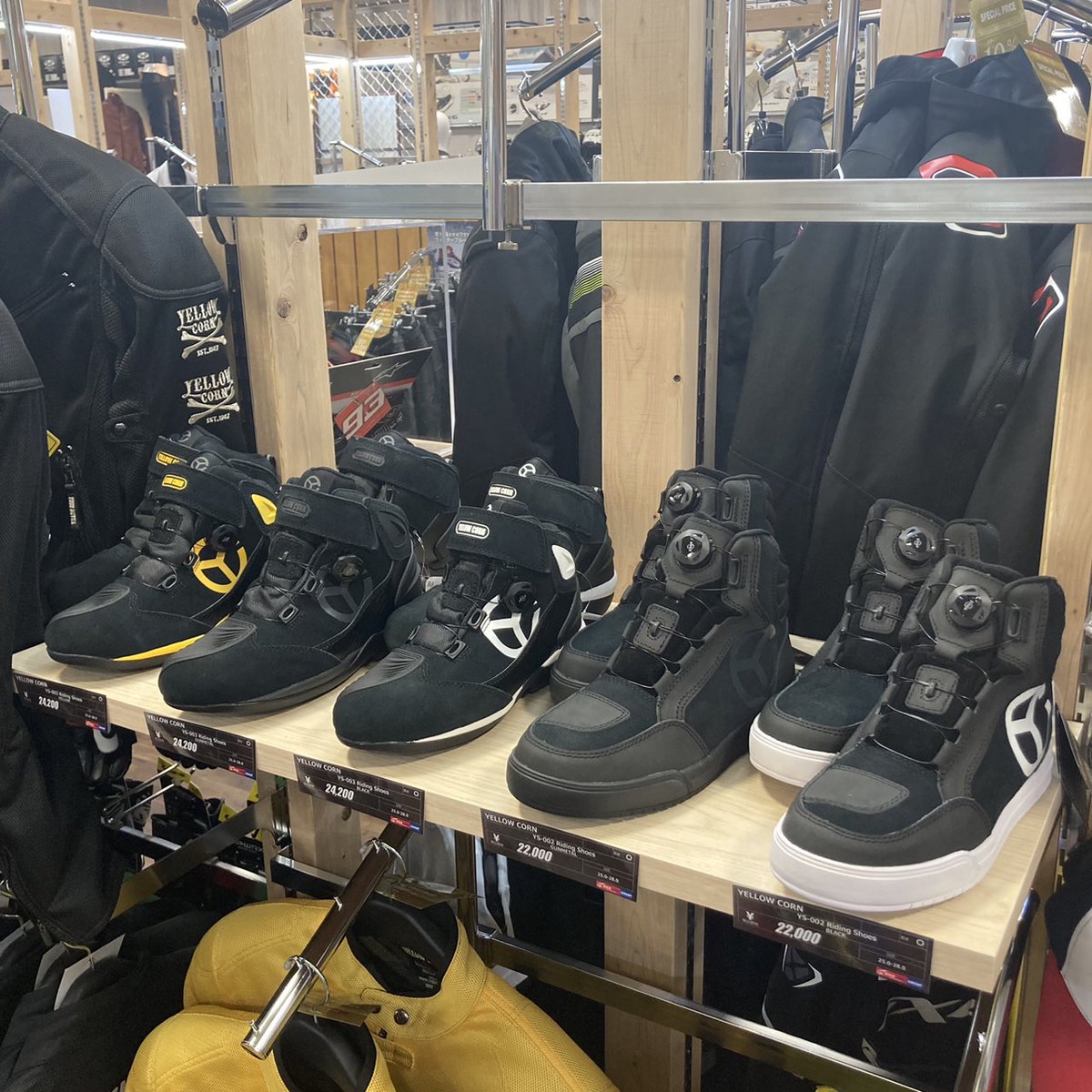 rico_hiroshima_'s tweet photo. YELLOW CORN　
ライディングシューズ入荷しました💛

安全性も兼ね備えツーリングから日常使いまでできる
カジュアルなデザインのライディングシューズです😉

＃ライコランド　＃広島　＃バイク
＃ライディングシューズ　＃イエローコーン https://t.co/7chdgr25Aj