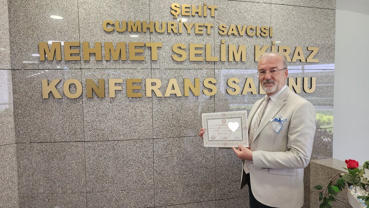 İstanbul Milletvekilleri olarak mazbatalarımızı aldık, vatana millete hayırlı olsun. 🇹🇷