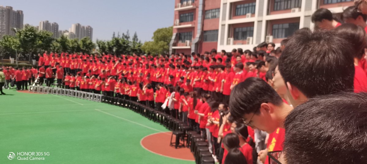 毕业了内心五味杂陈的很不是滋味，新的路途也即将开始