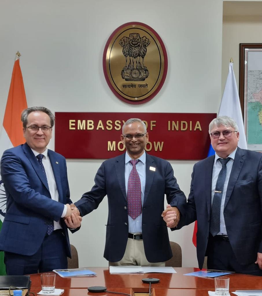 CIMFR_CSIR's tweet photo. Visit of high level delegation from India, led by Dr. N. Kalaiselvi, DG @CSIR_IND to Russia and Belarus during May 22-26, 2023.Director, CSIR-CIMFR signed an MOU with IACP FEB RAS and KhFRC for collaboration on setting up of a "Centre for Excellence in Intelligent Mining Systems" https://t.co/8abobRsjL1