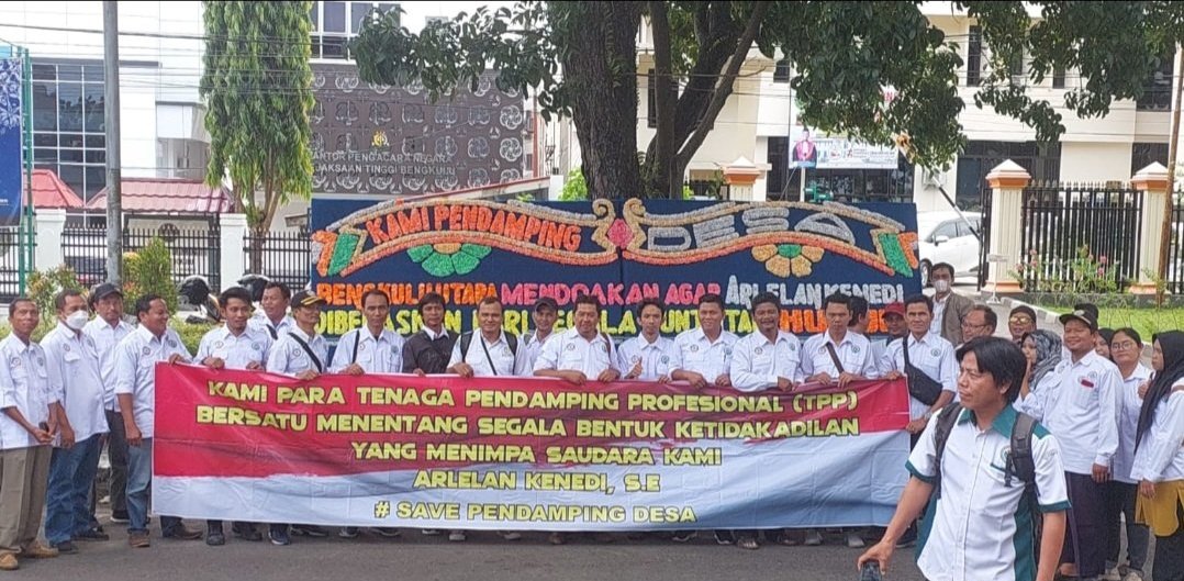 AzierAgam's tweet photo. Keadilan harus ditegakkan.
Hentikan Kriminalisasi bagi Pendamping Desa
#SaveTPP
#SaveArlelan
@jokowi
@KejaksaanRI
@mohmahfudmd
@halimiskandarnu
@Kemendespdtt
@malik_haramain
@imansyukri
@taufikmadjid71
@yusradaridesa
@tppkemendes
@Mursyidan10
@zakaria_hmy
@sutamibakri https://t.co/yd0rqxvpYH