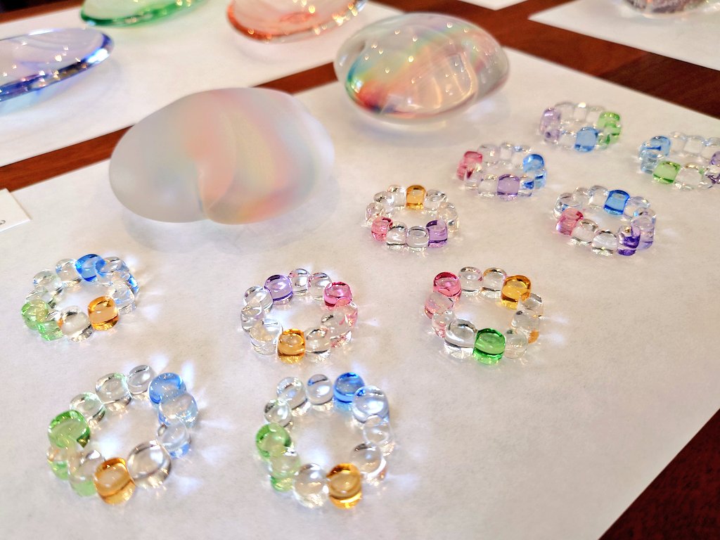 kurokabeglass33's tweet photo. 沖 知樹さんの企画展始まりました🤗
虹色がキレイなアクセサリーにお箸置き…etc🥺
スタジオにて開催中です😊

https://t.co/iPFZaBguof https://t.co/0aUjFplZOQ