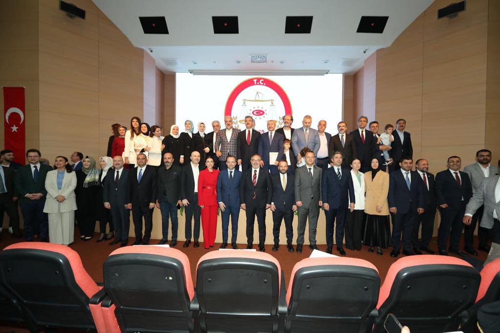 Mazbatamızı aldık.👋

Ülkemize, milletimize, ailemize ve şehrimize hayırlı olsun.🇹🇷