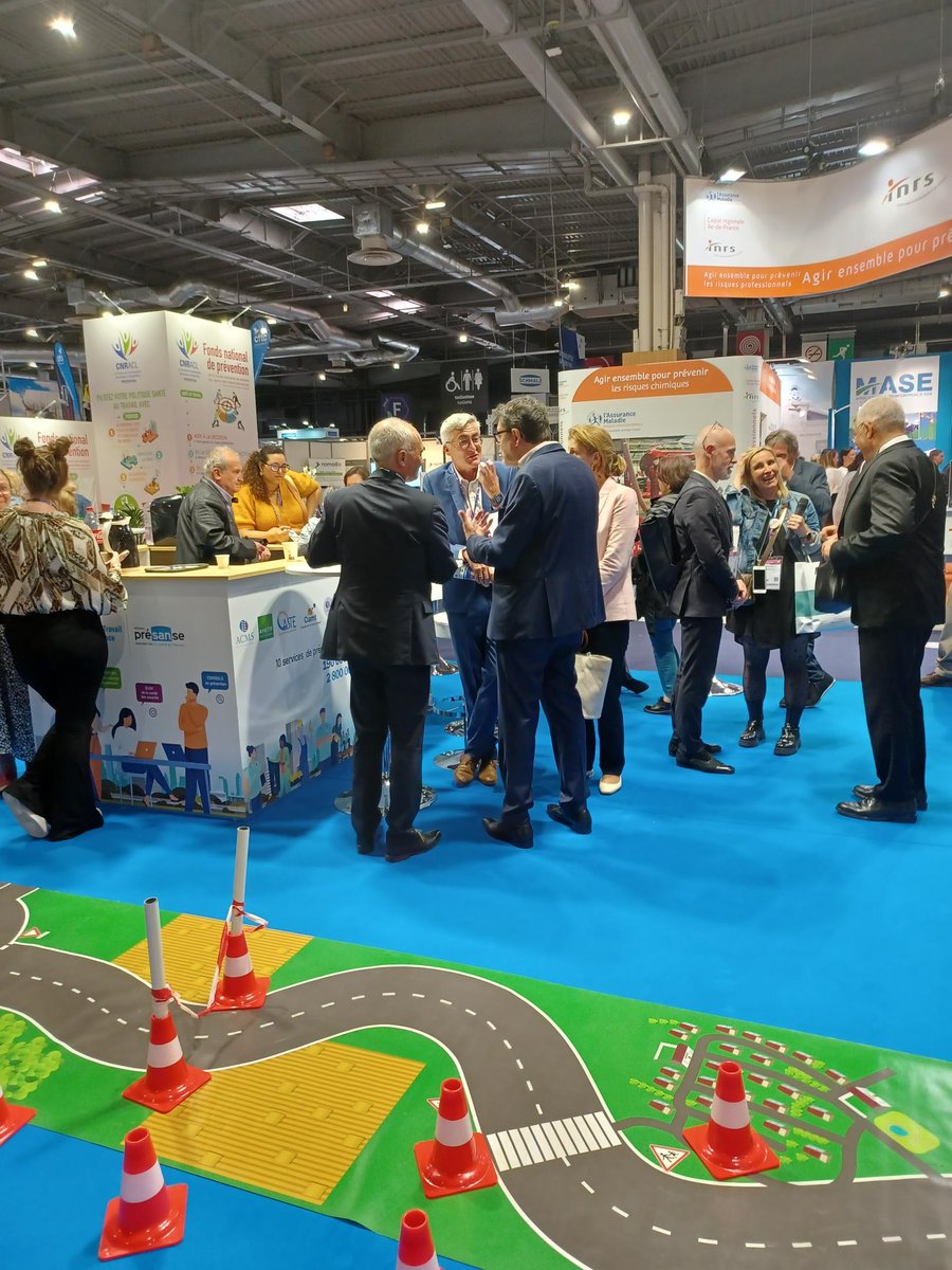 Presanse_IDF's tweet photo. Nous avons participé collectivement au salon Préventica Paris 23-25 mai à travers notre présence sur le stand commun à nos différents SPSTI d'Île-de-France. 
Merci à toutes nos équipes de tout mettre en œuvre pour réussir notre présence en groupe !
Santé au Travail  IDF https://t.co/93z1HPLmZD