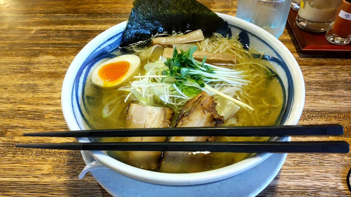 kame4577's tweet photo. 久しぶりのあじくまラーメン

#柏 #柏インター点 #麺屋あじくま #白醤油 #ワンタン麺 #美味しかった https://t.co/E5UIoWZ6ul