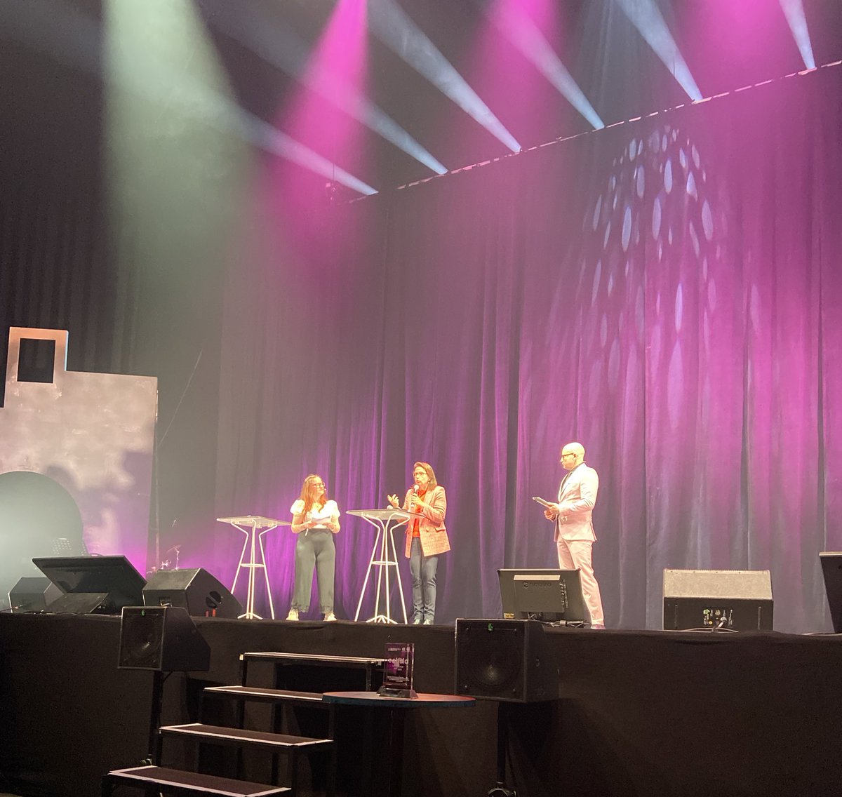 Très heureux d’accueillir avec la formidable équipe de l’<a href="/2idhp/">Institut international des droits de l'Homme</a> la Defenseure des droits à <a href="/CaenOfficiel/">Ville de Caen</a> pour l’événement final d’#ecHo! <a href="/clairehedon/">Hedon Claire</a> nous livre un discours passionnant sur les inégalités et les discriminations.