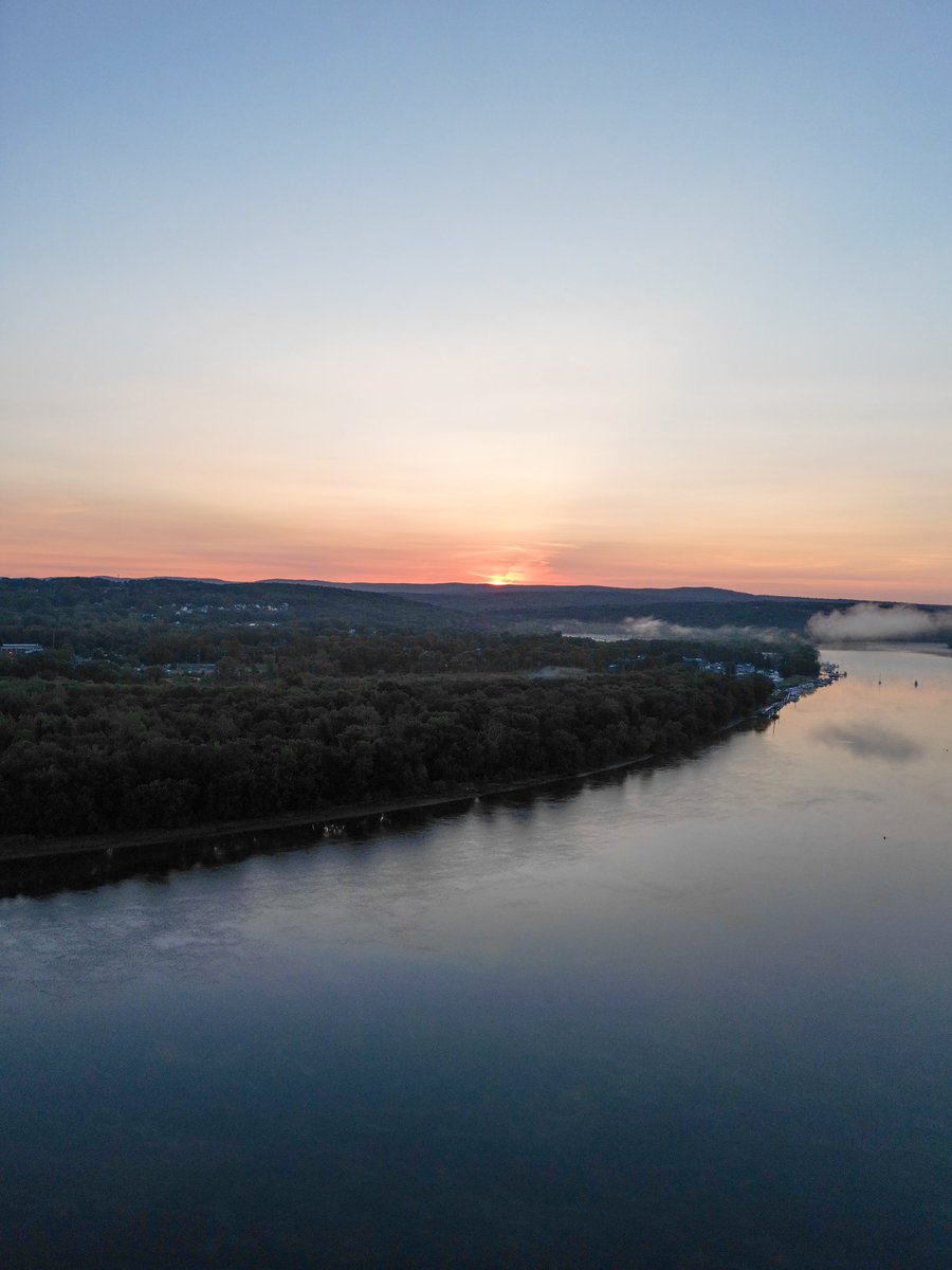 danbutler_55's tweet image. #sunrise Connecticut River Middletown CT #drone #mini3pro @gilsimmons @bobmaxon @RachPiscitelli @NicoleNalepaTV