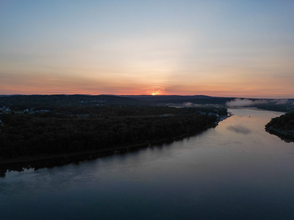 danbutler_55's tweet image. #sunrise Connecticut River Middletown CT #drone #mini3pro @gilsimmons @bobmaxon @RachPiscitelli @NicoleNalepaTV