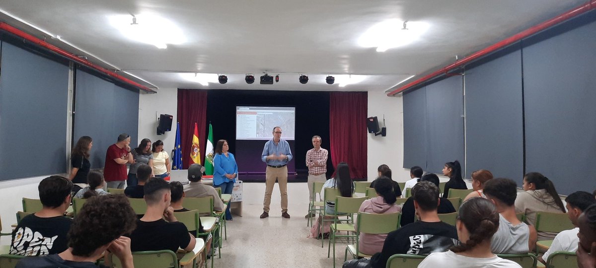 <a href="/poligono_sur/">Comisionado Polígono Sur</a> <a href="/Autismo_Sevilla/">Autismo Sevilla</a> <a href="/Entre_Amigos_/">EntreAmigos</a> 

Gymkhana de recursos de empleo como forma de inaugurar nuestro salón de actos.
Gracias a todas las entidades por participar.
Gracias <a href="/jaimebretonbesn/">Jaime Bretón Besnier</a>