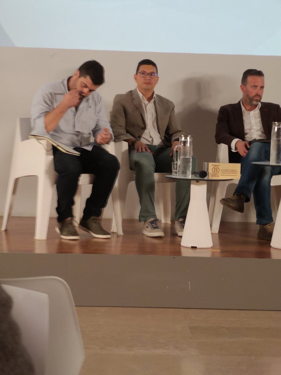 Matías Fernández presenta la <a href="/Vacavaliente/">vacavaliente</a> empresa certificada <a href="/BCorpSpain/">B Corp Spain</a>
un movimiento que entiende que la empresa es un valioso agente de cambio. Encuentro inspirador de Jóvenes Empresas con impacto Social. Lejos del marketing y del greenwashing. #RSC
Gracias <a href="/ymcavalencia/">YMCA Valencia</a>