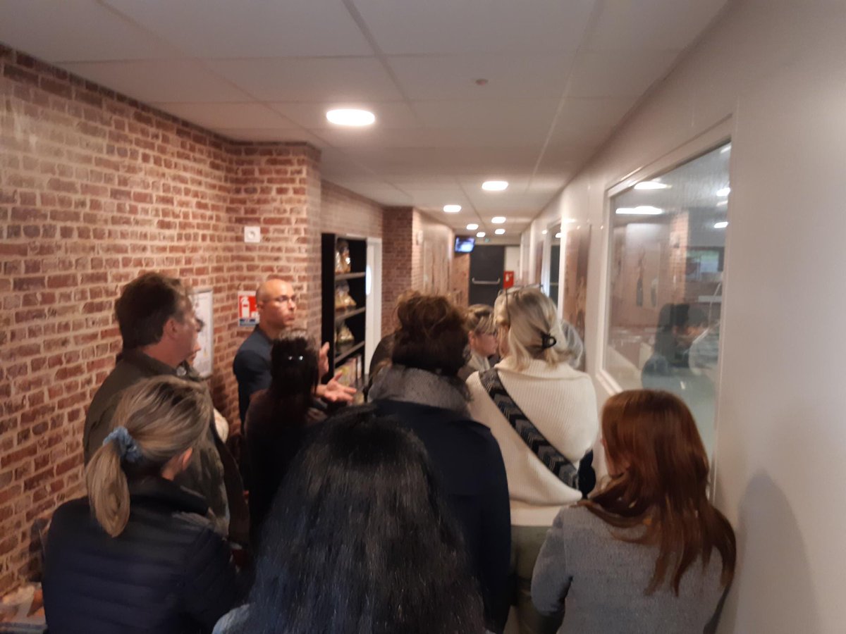 ClubEmeraudEnt's tweet image. 🍰 VISITE CRAQUELINS DE SAINT-MALO 🍰

Une trentaine d’adhérents ont eu l’occasion de visiter Les Craquelins de Saint-Malo. Régis Boiron a guidé le groupe à travers les différentes installations.

#VisiteEntreprise #emeraudeentreprises #industrie #craquelins #saintmalo