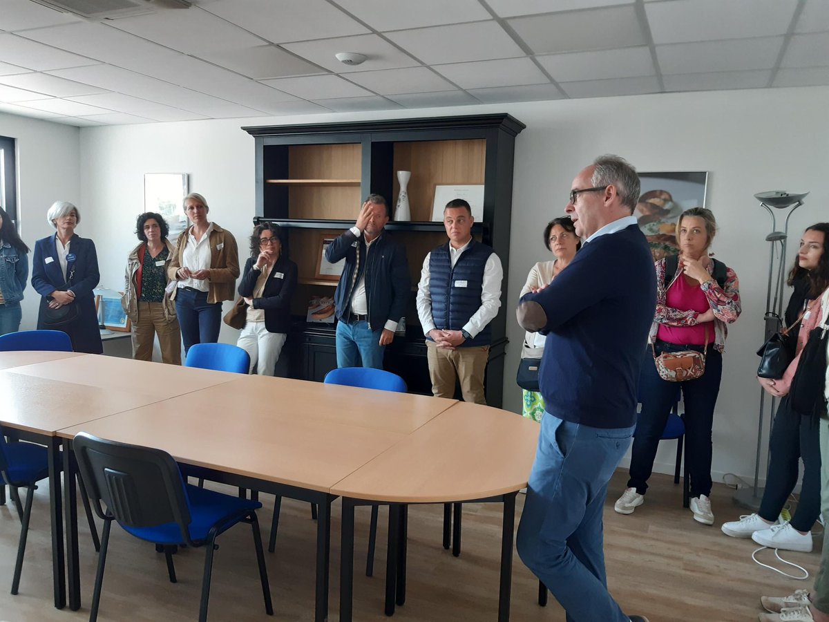 ClubEmeraudEnt's tweet image. 🍰 VISITE CRAQUELINS DE SAINT-MALO 🍰

Une trentaine d’adhérents ont eu l’occasion de visiter Les Craquelins de Saint-Malo. Régis Boiron a guidé le groupe à travers les différentes installations.

#VisiteEntreprise #emeraudeentreprises #industrie #craquelins #saintmalo