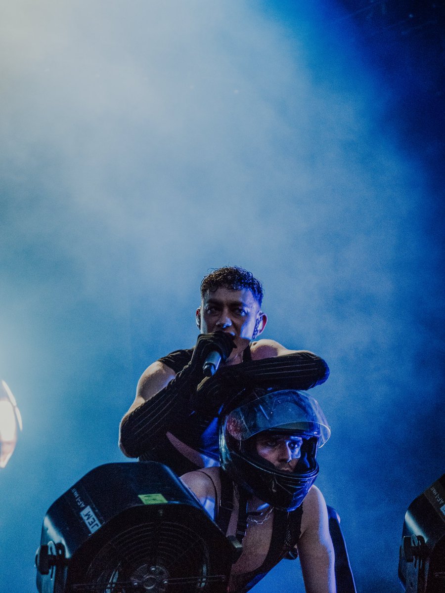 CiaraHillyer's tweet photo. #yearsandyears at #lovesavestheday 🩵💙🤍 

@yearsandyears https://t.co/PL1ICWrKzq