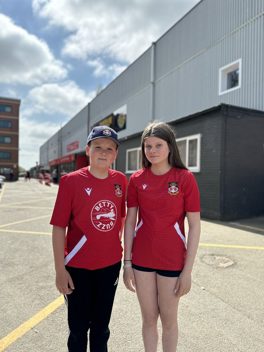 Both kids kitted out and happy :-) @VancityReynolds @RMcElhenney @Wrexham_AFC @WrexhamAFCWomen #trainingkit #summer2023