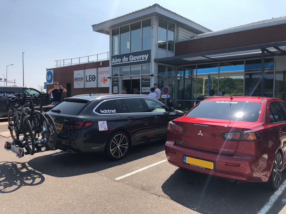 Gisteren zijn <a href="/scijsouw1/">scijsouw</a>, <a href="/JaccoRademaker/">Jacco Rademaker</a>, <a href="/JeanAlex69/">Jeannette van Spil</a>, Jan Willem, Sander en Mees naar Frankrijk vertrokken om deel te nemen aan de <a href="/alpedhuzes/">Alpe d'HuZes</a>!
Ze bereiden zich nu mentaal voor en donderdag is het dan zover, dan beginnen ze aan de tocht.
4Dotnet wenst jullie veel succes!🎉