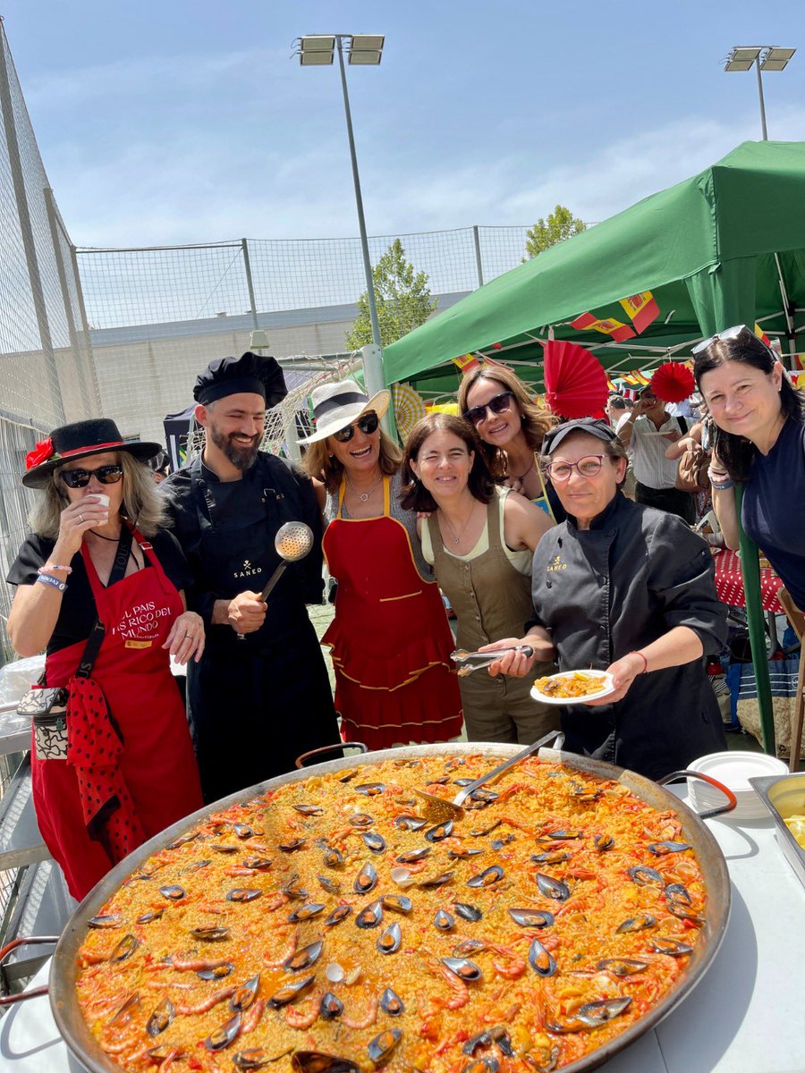 asb_alumni's tweet photo. It's common knowledge that our annual International Day is one of our most prominent community builders of the year thanks to our amazing parents! No surprise then to see so many alumni back @ASBschool this weekend! π
#ASB60th #WErASB https://t.co/vL5wP6wnwu