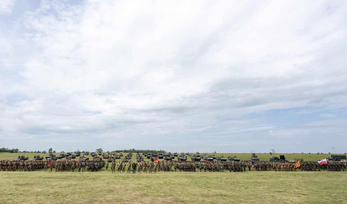 DanNeculaescu's tweet image. Exercise SABER GUARDIAN2️⃣3️⃣ is in full swing in #Romania! Over 10.000 soldiers from 1️⃣4️⃣ @NATO Allies &amp;amp; partner states will train together to strengthen interoperability &amp;amp; defence on the #EasternFlank. #StrongerTogether