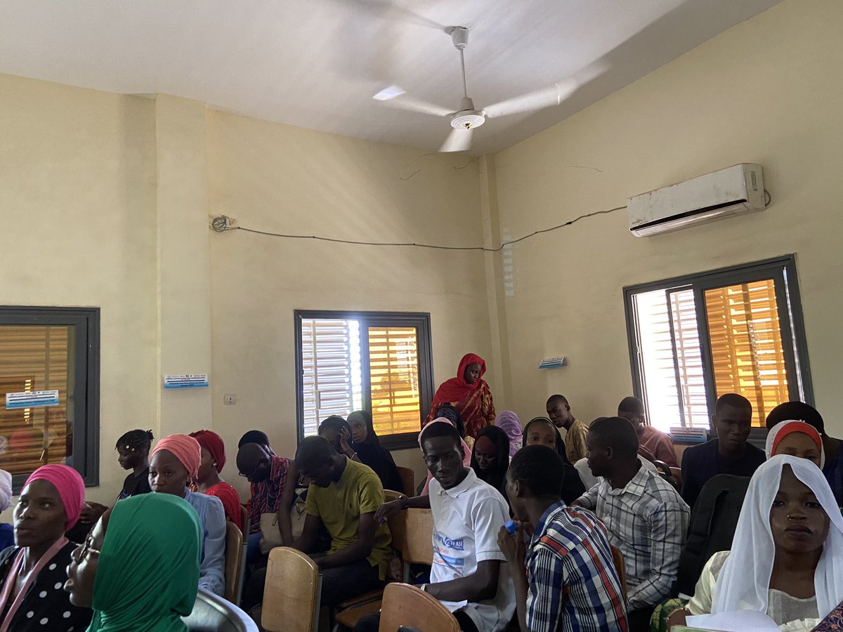 #AMANU a participé à la tribune universitaire Dag Hammaskjöld sur le Thème : Consolidons la #paix à travers l'enseignement supérieur. La paix passe par nous tous <a href="/AbdoulayeDiop8/">Amb. Abdoulaye Diop</a> <a href="/MinistredelaRc4/">Ministère de la Réconciliation Nationale</a> <a href="/UN_MINUSMA/">MINUSMA</a> #A4P <a href="/maleye_diop/">Maleye Diop</a> <a href="/elghassimw/">El-Ghassim Wane</a> <a href="/HafizouBoncana/">Hafizou Boncana</a>