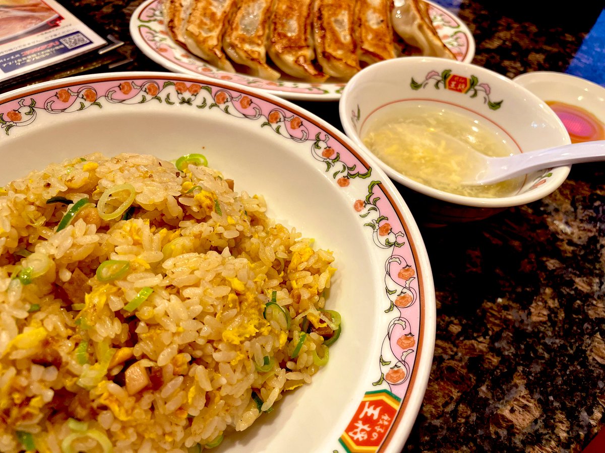 炒飯大盛り！
餃子はよく焼きで！
わんぱくな僕ちん！！
唐揚げはまだか！