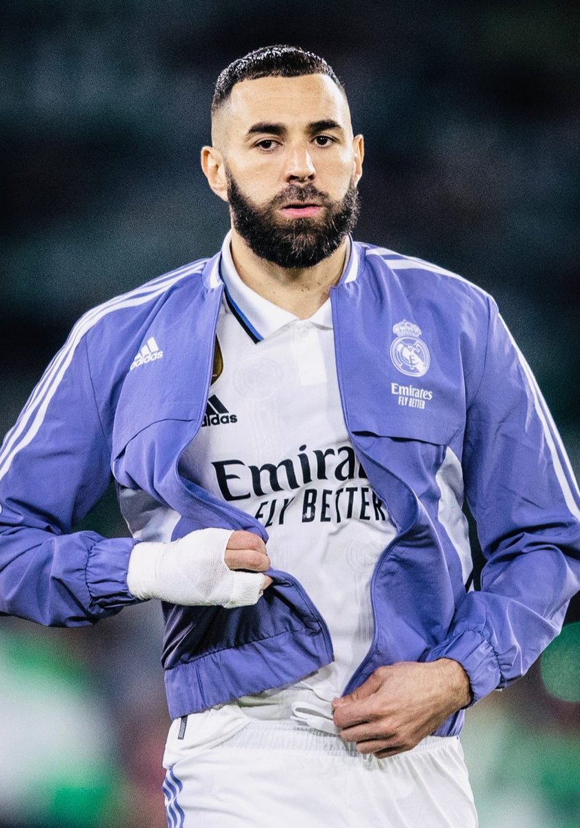 BREAKING 🚨💣 | Karim Benzema akan meninggalkan Real Madrid musim panas ini. Dia memiliki satu kaki di pintu keluar, kontrak di Arab Saudi bernilai €400 juta untuk durasi 2 tahun. 🚪⏳🇫🇷 #RumorTransfer ☎️ [📰 @diarioas]
