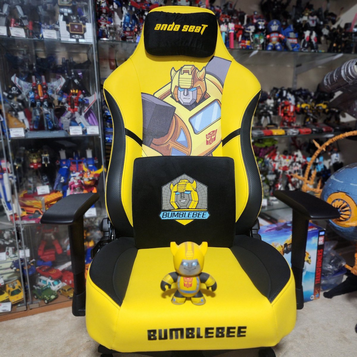 Complete your collection setup with AndaSeat Transformers Editon. #Megatron #Bumblebee  #OptimusPrime We are here, we are waiting 
andaseat.com
#AndaSeat #Transformers #gamingchair  
📸C@ JamesGarriss/Kongs-R-Us/alfonsonation