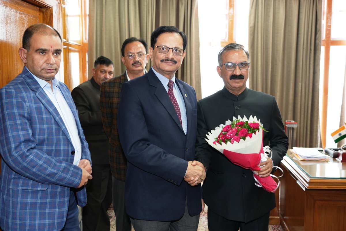 dprhp's tweet image. पूर्व पुलिस महानिदेशक श्री. संजय कुमार ने आज शिमला में मुख्यमंत्री ठाकुर सुखविंदर सिंह सुक्खू से शिष्टाचार भेंट  की।
#courtesycall
#FormerDGP
#SukhvinderSinghSukhu