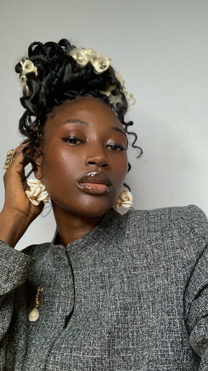 JeSuisChristele's tweet photo. It’s Gemini ♊️ Season 💜
#christelecodo #afroele #beninqueen #ouidahvi https://t.co/epAUZXGz33