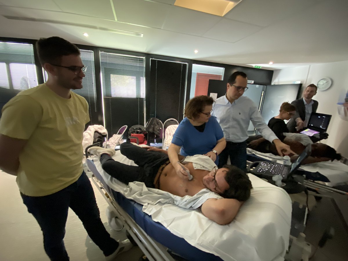 maxgau1's tweet image. C’est parti pour 2 journées de formation à l’échographie au SAU SMUR @CHSimoneVeil 

Des apprenants variés (externe, internes, étudiant IPA mention U, praticiens dont des étudiants du DU BECPAU)

Ça bosse fort dans la bonne humeur 🤩
Vive l’échographie clinique 🔥