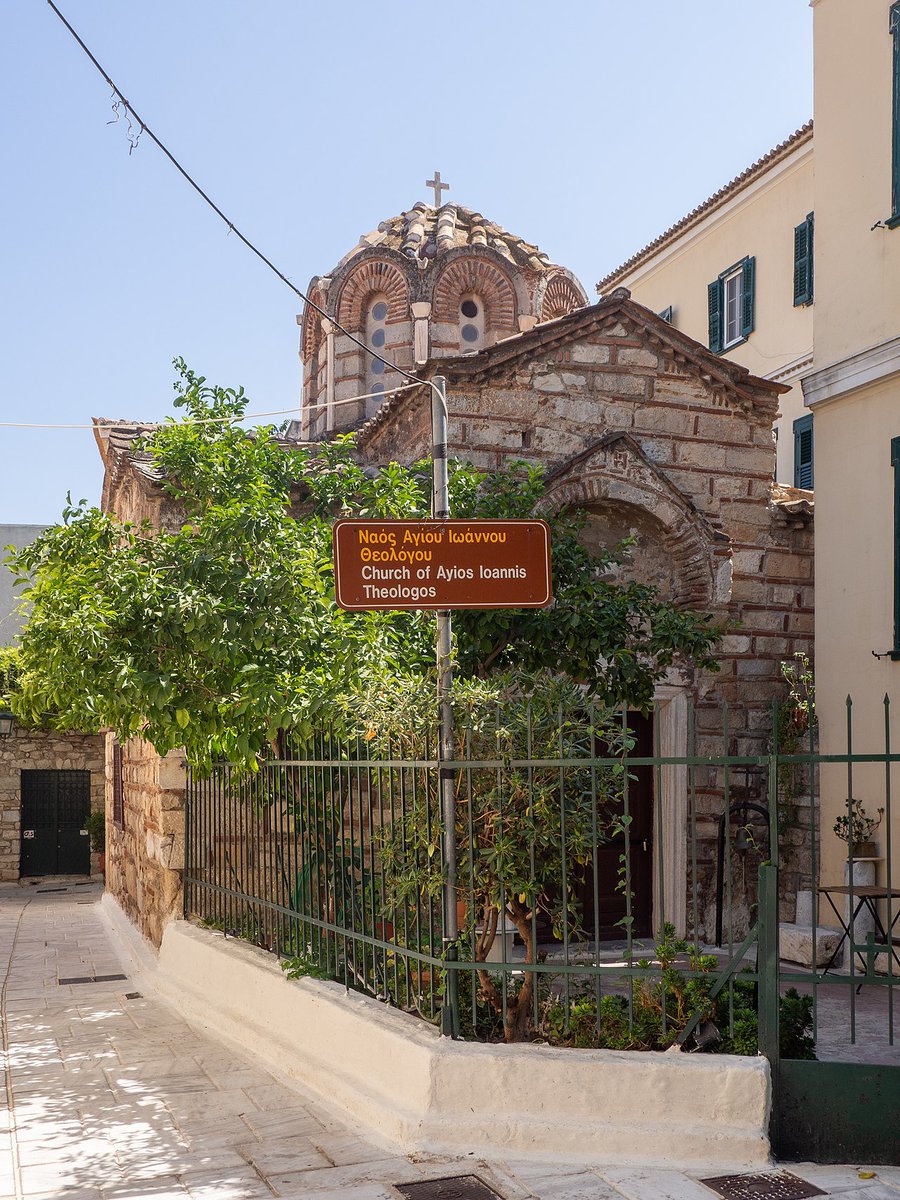 cycladian's tweet photo. Pictured here is the (small) Athenian church of Saint John the Theologian was built around the end of the 11th century or the beginning of the 12th century in Plaka. We know this because construction workers left a bronze coin of Alexios I Komnenos (1081-1118) on its roof! 🧿<3 https://t.co/2tb7GkI4kd