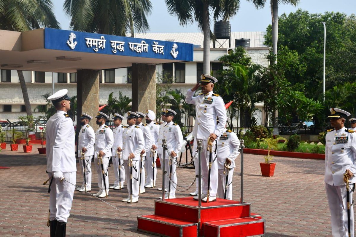 IN_HQENC's tweet image. #ChangeOfCommand
Cmde Rajneesh Sharma took over as Naval Officer-in-Charge, #AndhraPradesh from Cmde M Goverdhan Raju, NM at a Ceremonial Divisions held at Naval Base, #Visakhapatnam today.
 @indiannavy @IndiannavyMedia @PRO_Vizag @pibvijayawada