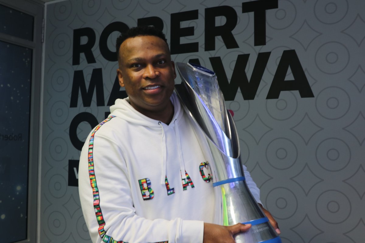 🎙️@robertmarawa in discussion with @Masandawana coach & footballers, Rulani Mokwena, Sipho Mbule, Cassius Mailula & Khuliso Mudua.

🎥 Watch full interview: buff.ly/3OOvI3h

#RobertMarawaOn947 #MSWOn947

📻 Weekdays | 6pm
947.co.za