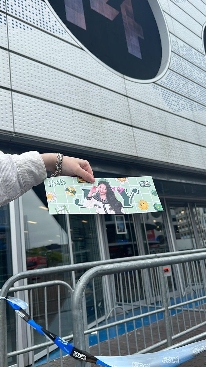 RVJOY-Trendsetter 📢 (@rvjoytrends) on Twitter photo Annyeong!👋🏻 Come and get a piece of this Joy banner. Our distributors are at the front of the early entry queue💚
#RtoVinAmsterdam #RedVelvet #JOY #조이 Annyeong!👋🏻 Come and get a piece of this Joy banner. Our distributors are at the front of the early entry queue💚
#RtoVinAmsterdam #RedVelvet #JOY #조이