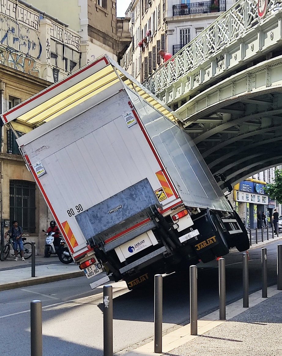 Pendant ce temps, à #Marseille.

📸 <a href="/Piedminu/">Tout cramer, dans le respect des institutions</a>