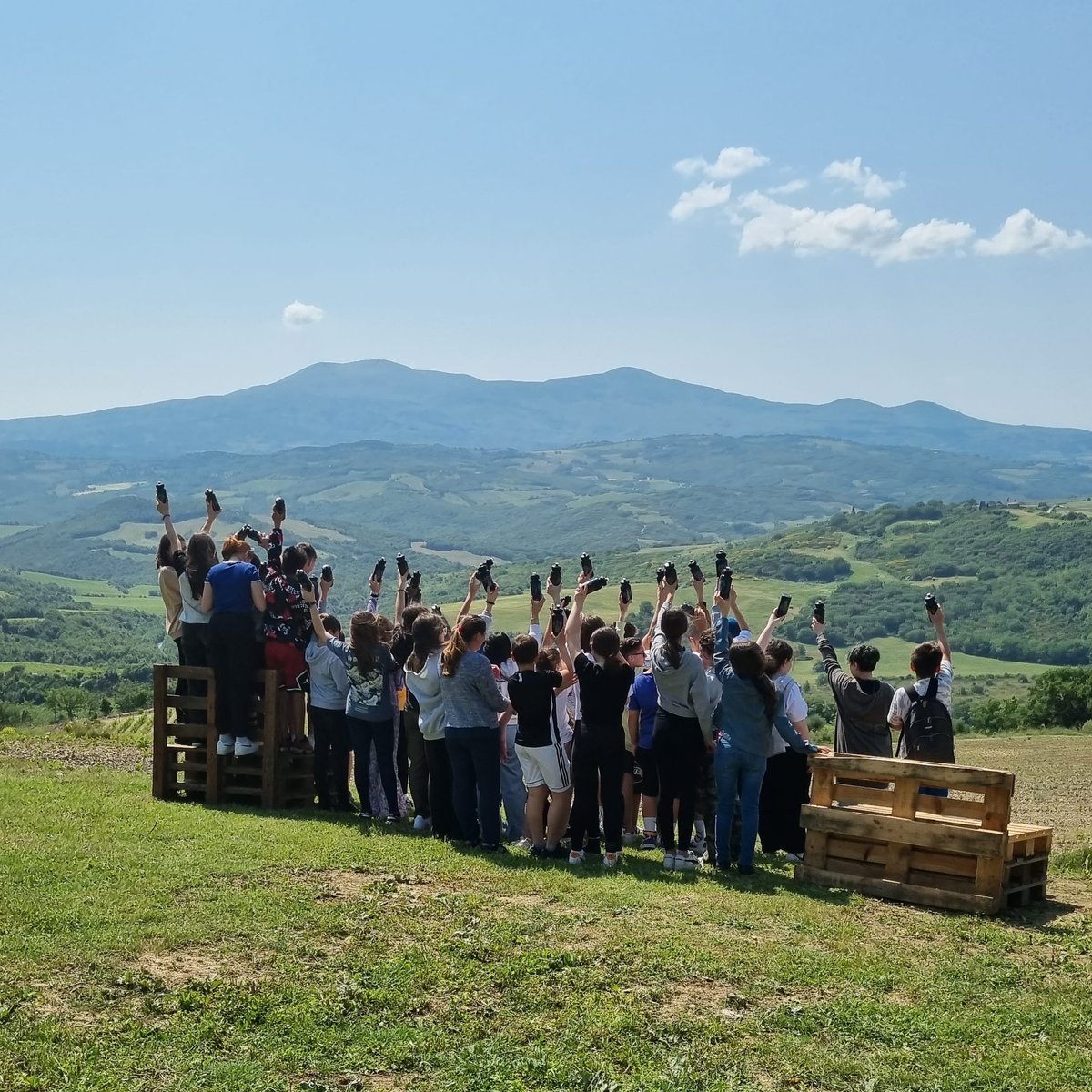 Oggi in visita a Ciacci Piccolomini d'Aragona le classi II media dell'Istituto Compresivo 'Insieme' di Montalcino! Si guarda sempre avanti! . . . #ciaccipiccolomini #rareitalianstyle #Montalcino