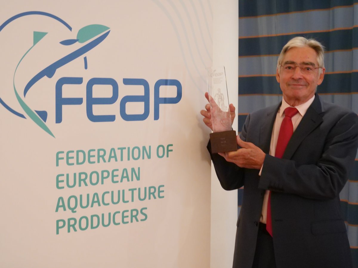 With much pride we extend our congratulations to #EATiP President #GustavoLarrazábal, CEO of
@aquanariafish on receiving the 2023 @feapinfo  award for excellence in #EuropeanAquaculture - including for his tireless support of our foundation! 
Bravo!
👏🎩👏