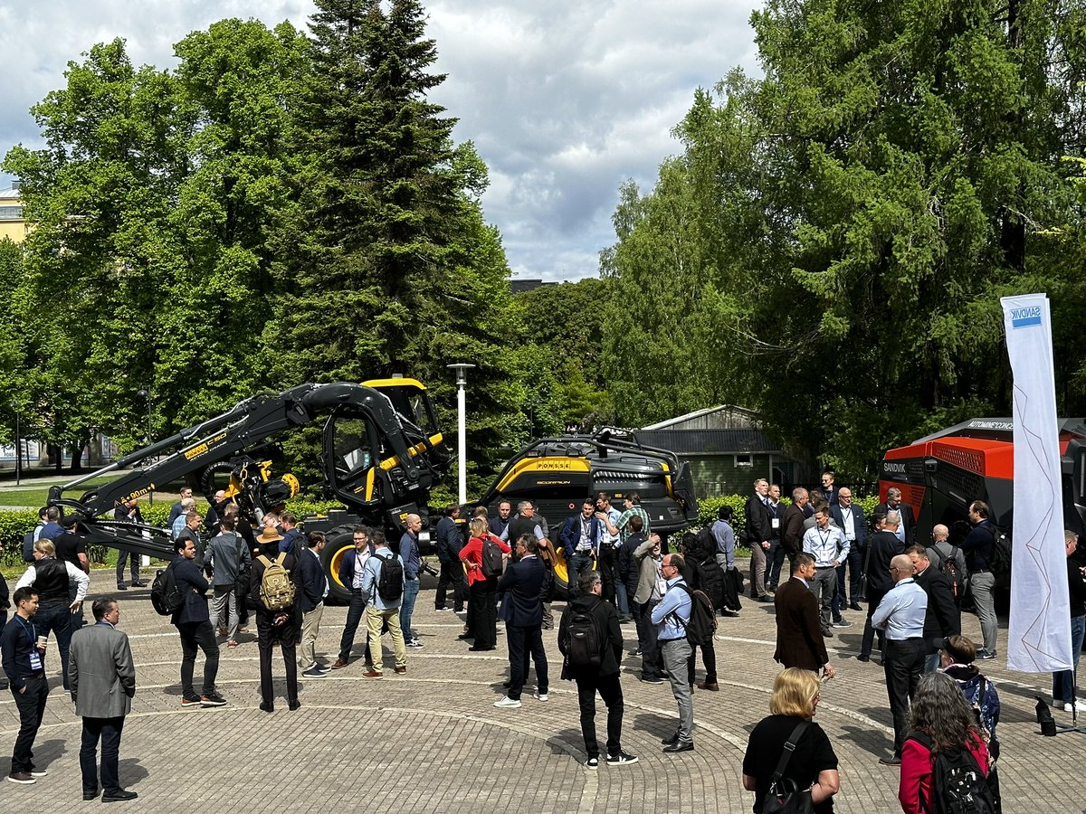 The Future Mobile Work Machine 2023 event outside EXPO was very popular along the event visitors!

@ValtraGlobal , @Ponsse  and @Sandvik_Mining have their machines outside @tamperetalo .

#FMWM #FMWM23 #SIXFinland #SIXMobileMachines #event