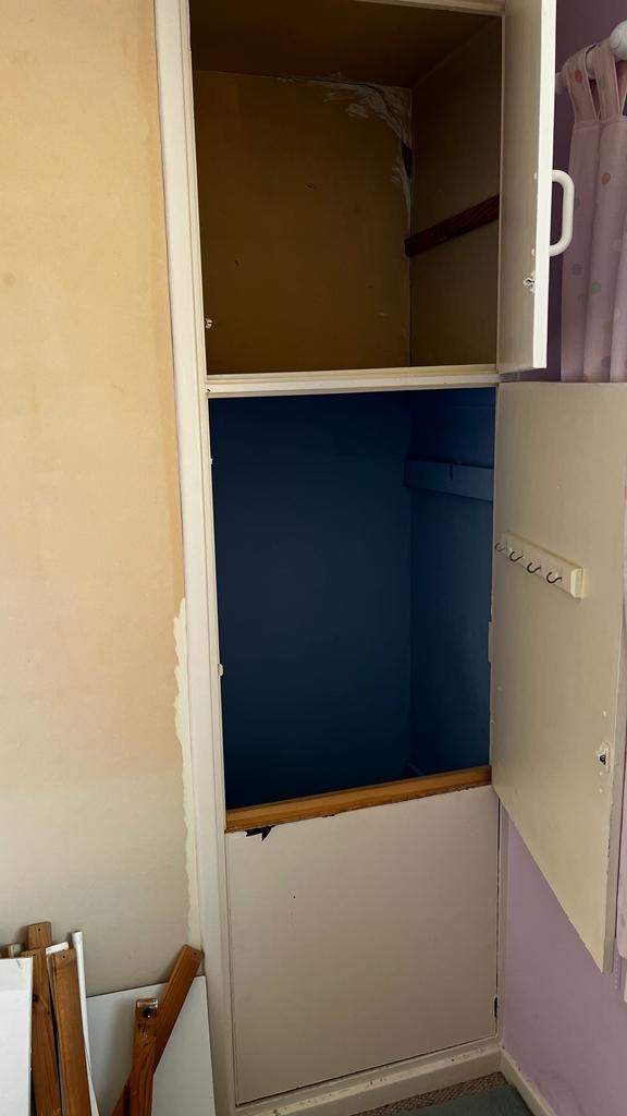 Need some additional #StorageSpace but don’t know where to start?

For this recent project, I helped my customer turn their disused cupboard into a #NewWardrobe — all without having to buy a new piece of furniture!

manwhomakes.co.uk/pages/contact