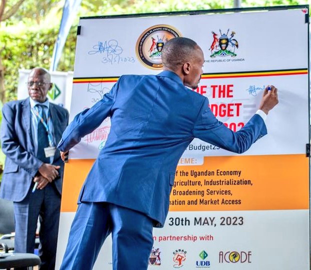 mofpedU's tweet photo. NATIONAL BUDGET MONTH FY 2023/24 LAUNCHED BY PSST @rggoobi ON BEHALF OF FINANCE MINISTER @MatiaK5 https://t.co/7bHKdE9FRg