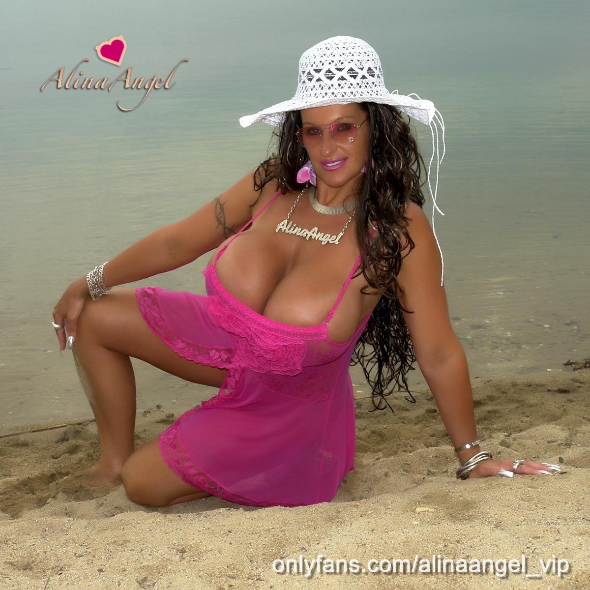Alina Angel ❤️ on X: Happy weekend, enjoy life! 😘 #saturdayfeeling  #bigboobs #busty #worship #milf t.codRGjYYzCrZ  X