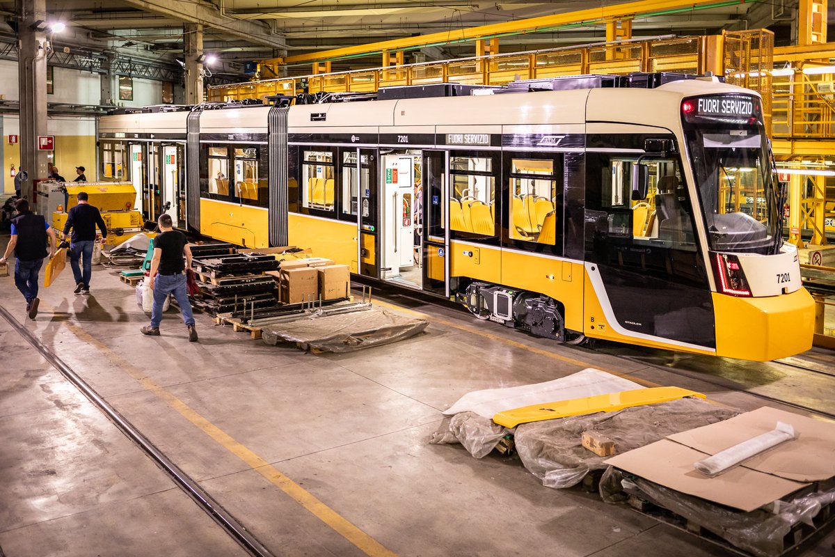 atm_informa's tweet photo. I nostri investimenti sul rinnovo delle flotte sono cruciali per favorire lo sviluppo del trasporto collettivo. In questi giorni stiamo collaudando il nuovo Tramlink: accessibile, videosorvegliato, tecnologico, presto al servizio di Milano: https://t.co/LCvUz9KUtd https://t.co/slLYQy4HmS