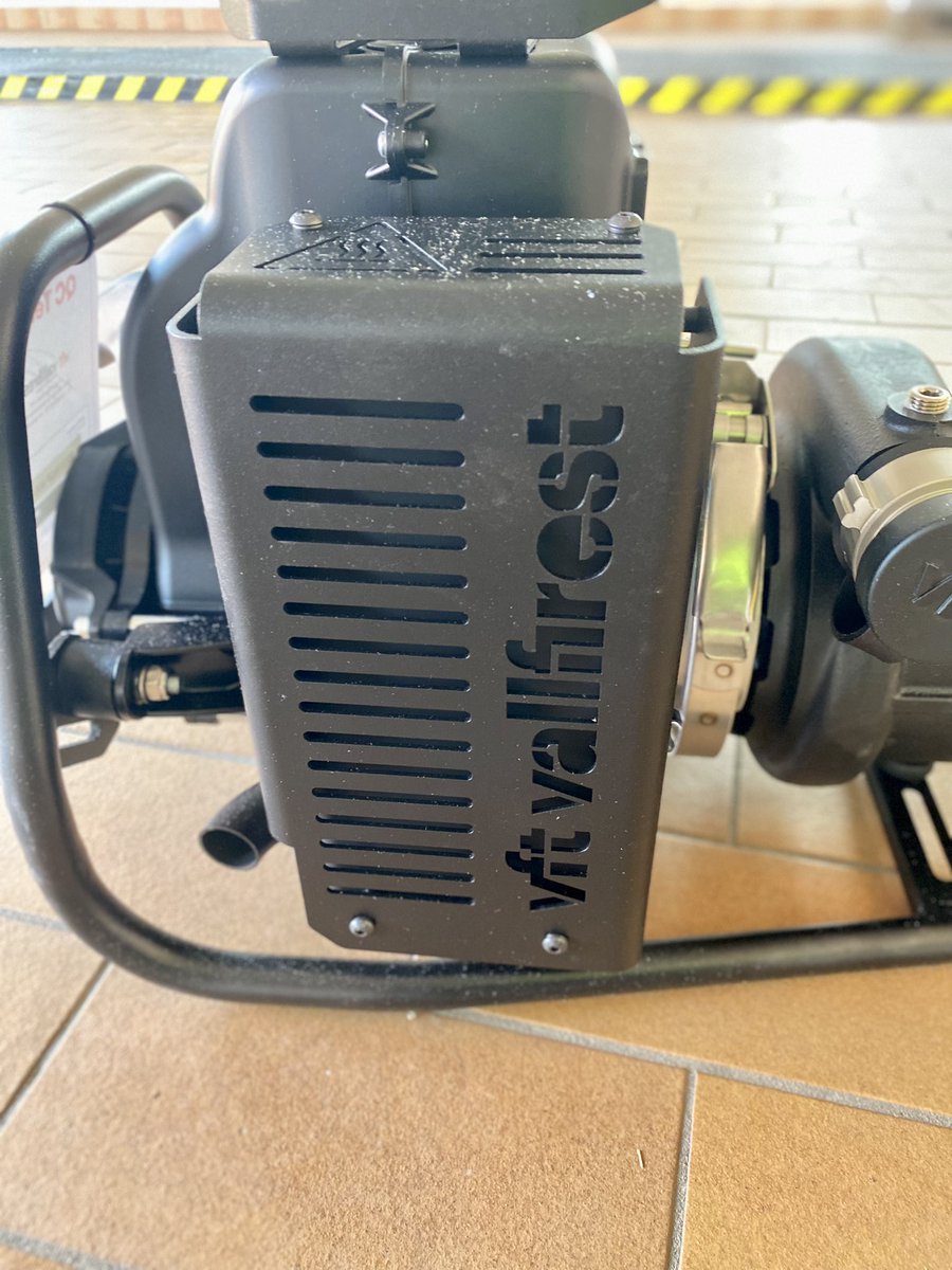 waldbrandkompo's tweet photo. Heute Vormittag hat uns die neue Hochdruckpumpe von @Vallfirest erreicht. Nun warten wir noch auf die passenden Schläuche, dann steht einer noch flexibleren Arbeitsweise nichts mehr im Wege.
#waldbrand #wildfire #vegetationsbrand #fernwald https://t.co/VtRCLIVcmD