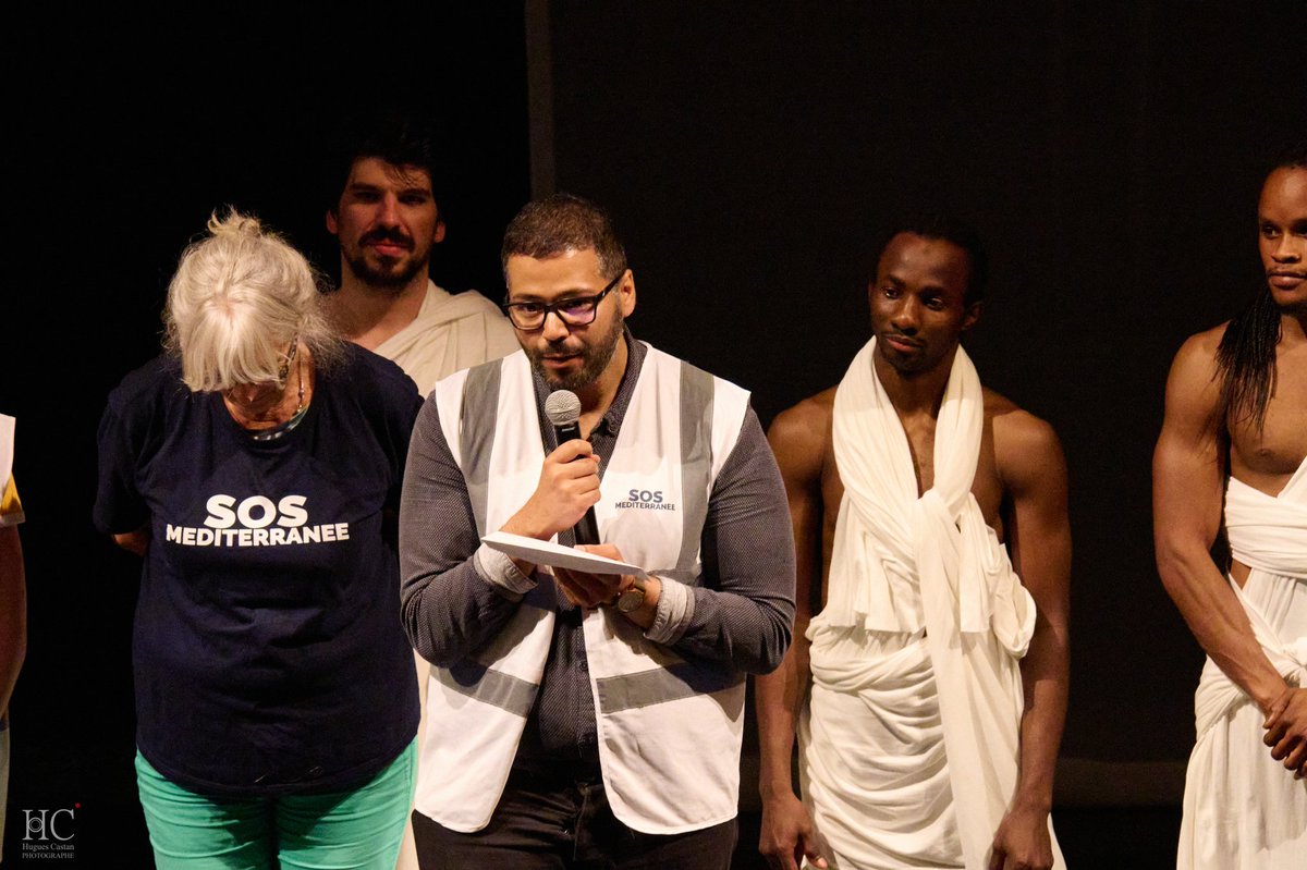 C'était vendredi au <a href="/theatre_toursky/">Théâtre Toursky</a> à #Marseille
Souhaitons maintenant que SANS FRONTIÈRES FIXES prenne son envol pour aller à la rencontre de nombreux autres publics afin de témoigner du drame humanitaire en Méditerranée et de l'action fondamentale de SOS MÉDITERRANÉE.