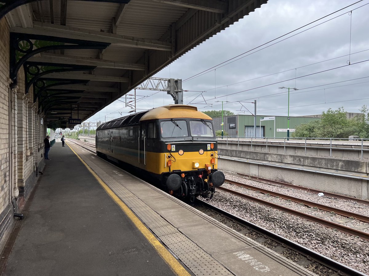 47712 heading south through Nuneaton #class47