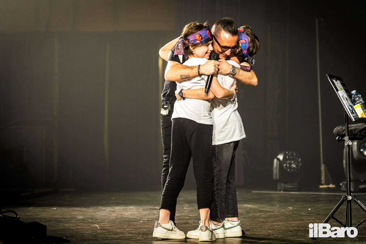 rockmoda's tweet image. Grazie Bologna, è stato bellissimo riabbracciarci dopo più di un mese con un altro sold out al Teatro Europauditorium!❤️🤩
Ci vediamo qui anche oggi, stesso posto e stessa ora, non mancate 🍀

📸 IlBaro

#Modà #ModàLive #ModàeOrchestra #Modà20 #Gioia10 #Romantici @officialFandP