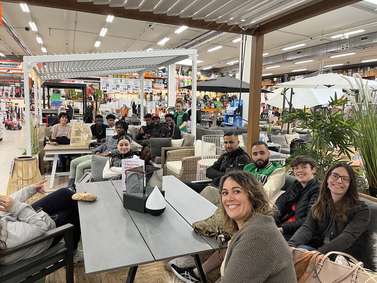 FMFontanilles's tweet photo. El grup d'#alumnes del curs #formatiu de Logística i E-commerce han visitat el centre logístic de @BAUHAUS_es 📲💡
Aquesta actuació està promoguda i impulsada pel Servei Públic d'Ocupació de Catalunya amb fons rebuts del Servei Públic d'Ocupació Estatal (SEPE).
#Barcelona https://t.co/s1eBh3emrF