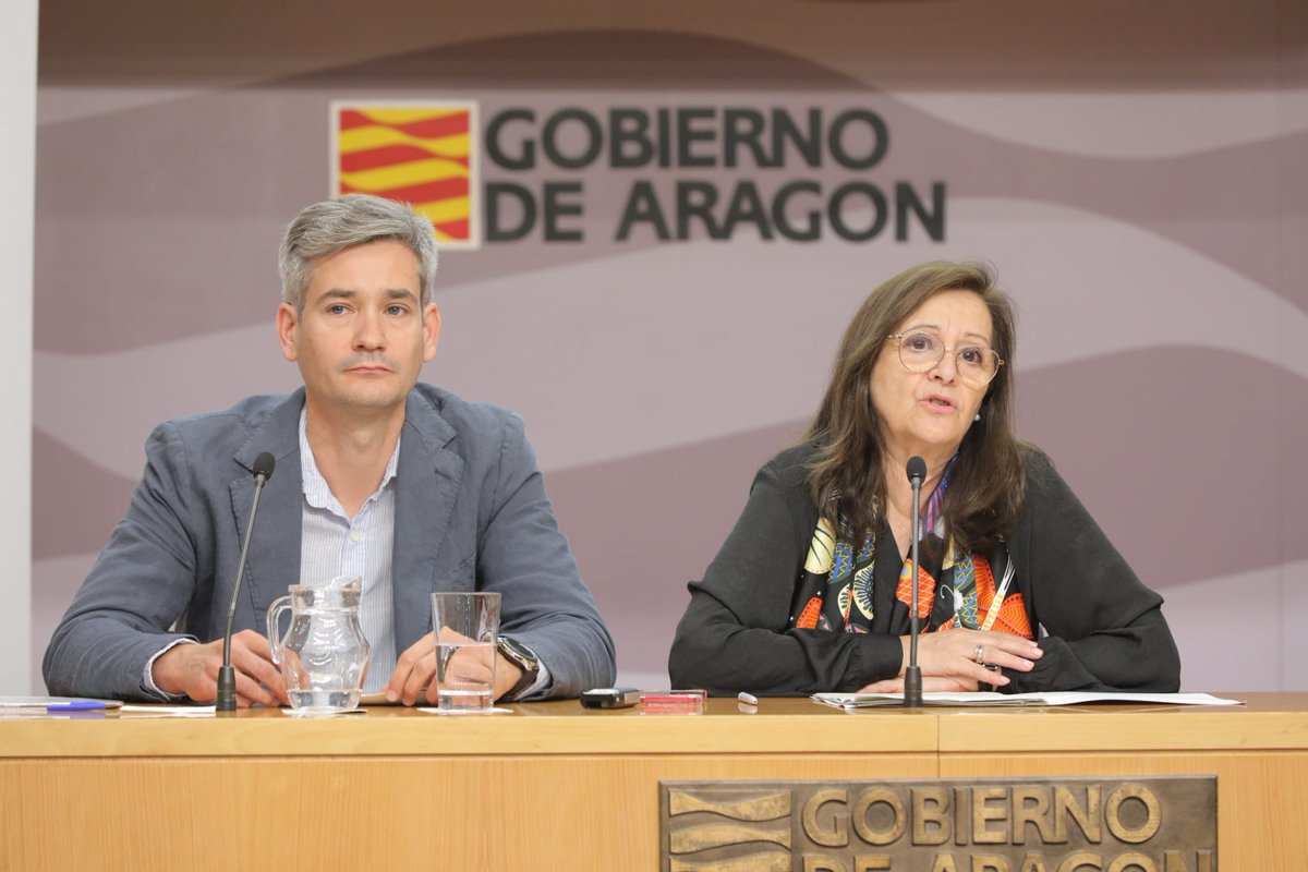 GobAragon's tweet photo. 🔥#Aragón incorpora a su Nivel de Alerta por Riesgo de Incendios Forestales el🔴ROJO PLUS🔴para las situaciones de RIESGO EXTREMO y establece limitaciones en actividades #IIFF
🗣️Jorge Crespo y @carmenused han explicado la adaptación del #PROCINFO a la nueva normativa estatal https://t.co/0V0TD69iYA
