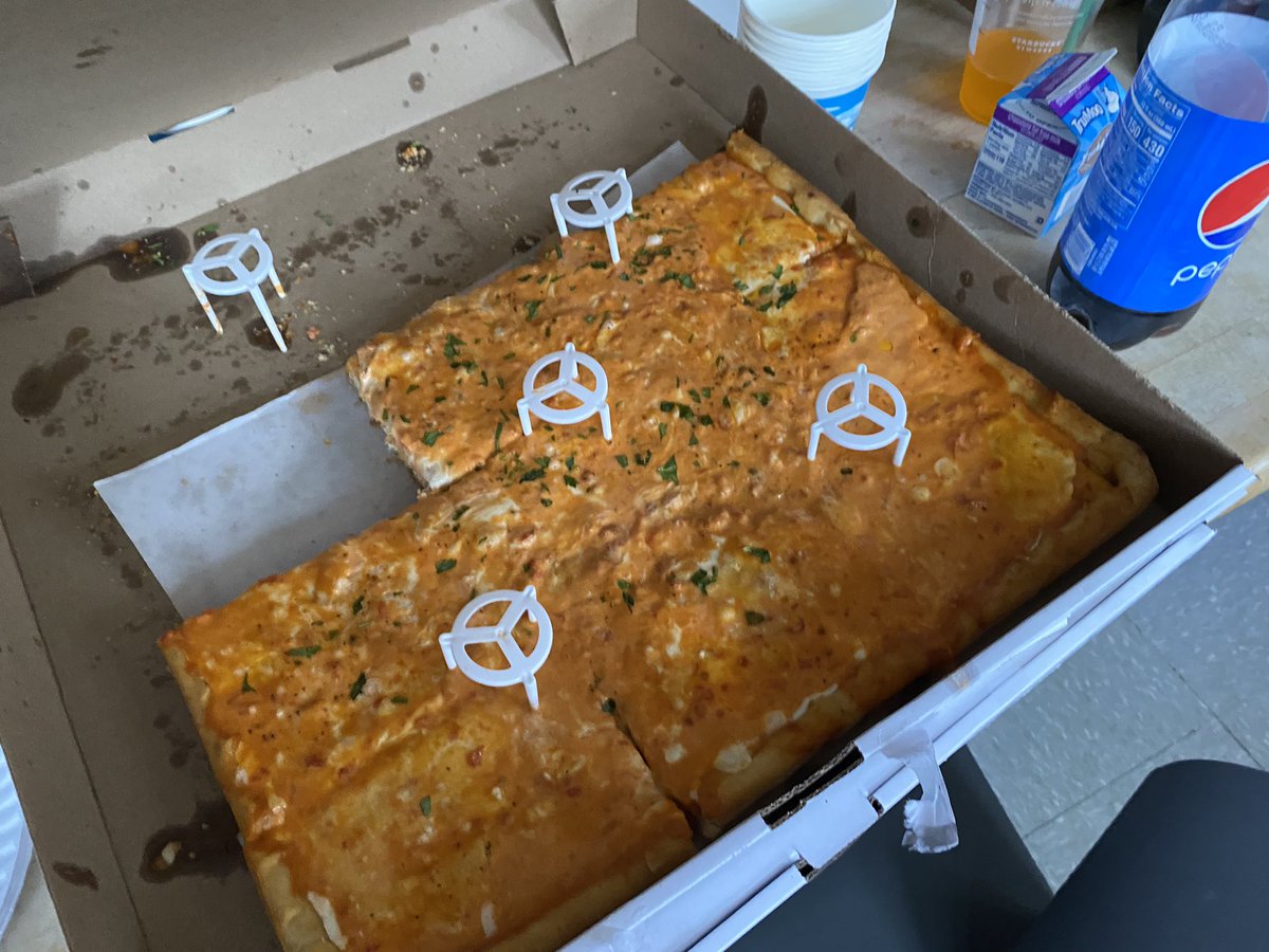 SakacsBryan's tweet photo. @LaCasaBellaMenu Sicilian Vodka pie for co-worker Bday -always the Best thanks https://t.co/FHs6XcvFzu